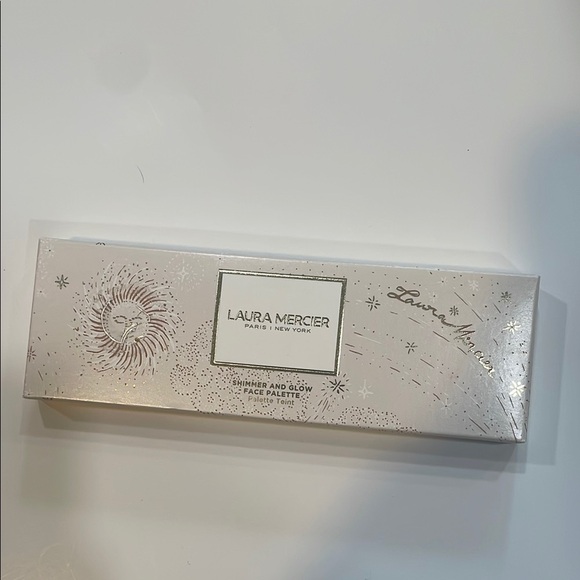 Laura Mercier Cream Setting Powder for a Flawless Finish - Picture 3 of 4